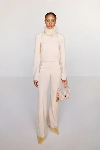 Look 22